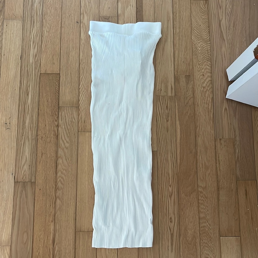 NEVER WORN WHITE PENCIL SKIRT